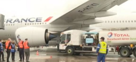 Авиокомпанията Ер Франс и енергийната корпорация Тотал осъществиха първи дълъг